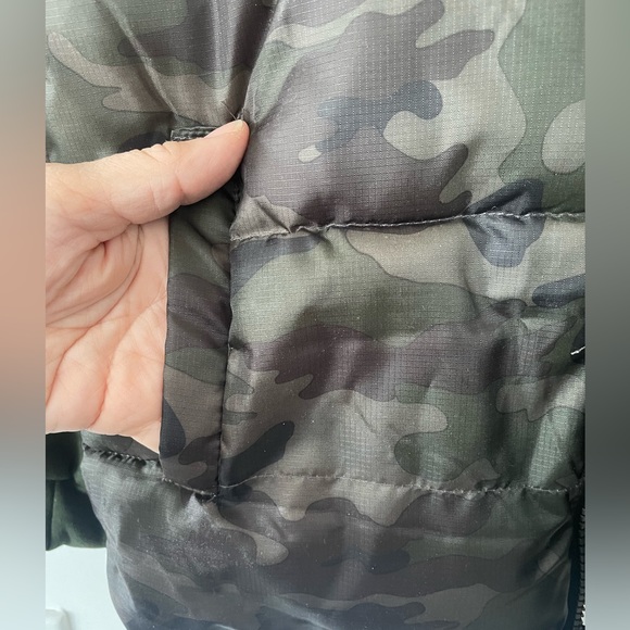 Boy’s Camo Puffer Vest with attached hoodie - Picture 5 of 5